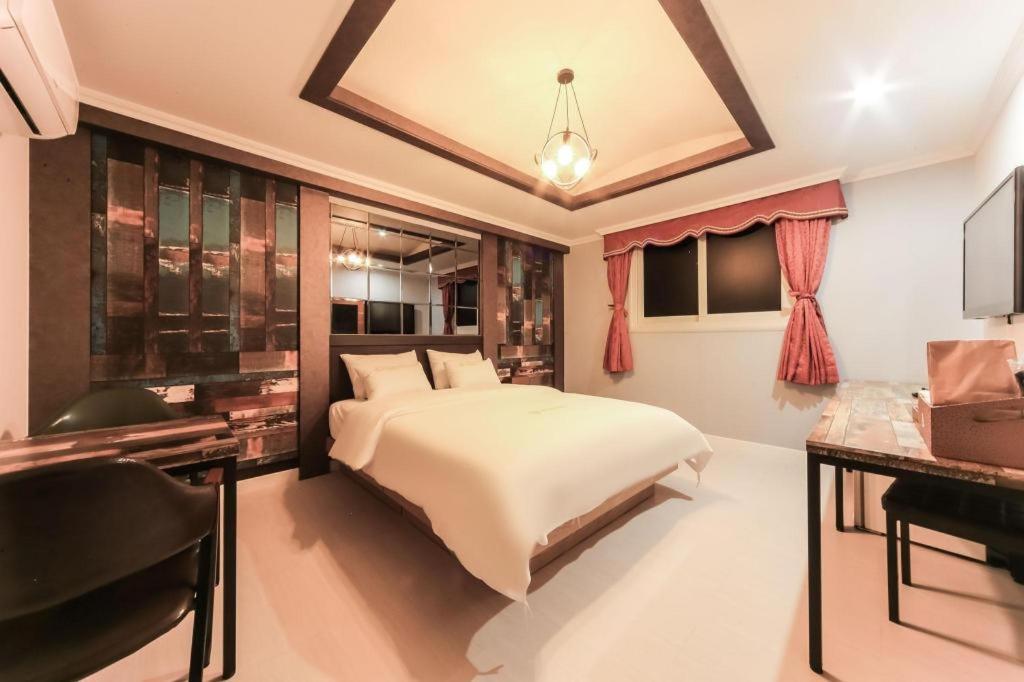 Geoje A-Plus Hotel Екстериор снимка