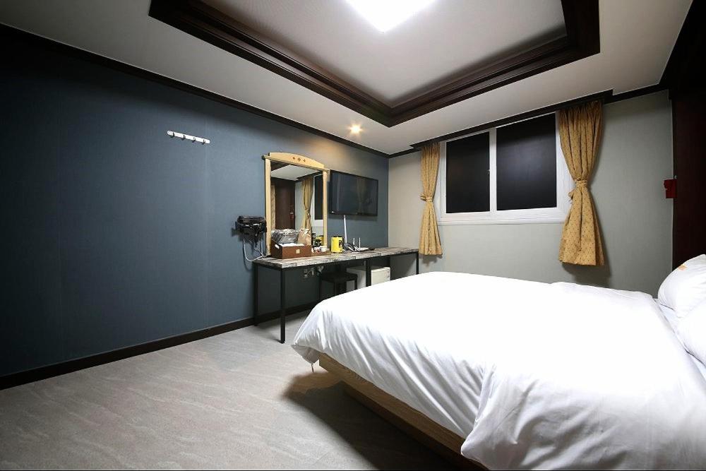 Geoje A-Plus Hotel Екстериор снимка
