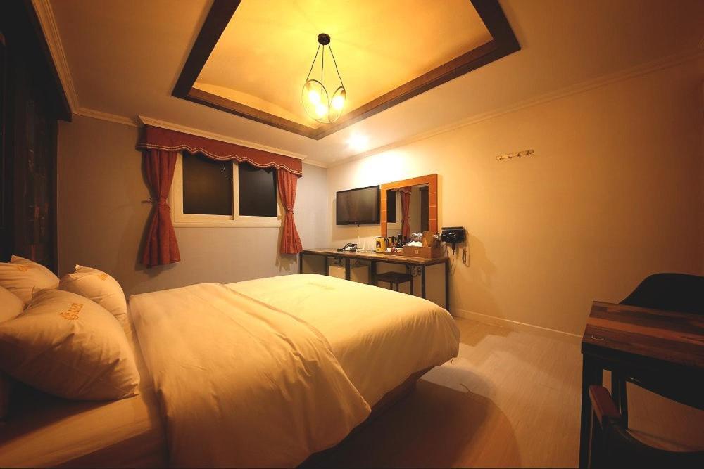 Geoje A-Plus Hotel Екстериор снимка