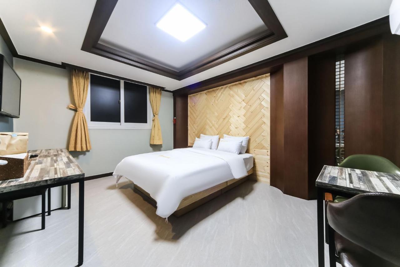 Geoje A-Plus Hotel Екстериор снимка