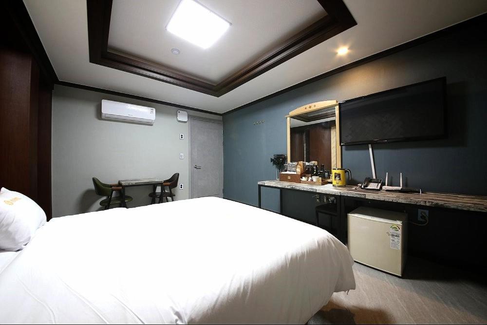 Geoje A-Plus Hotel Екстериор снимка