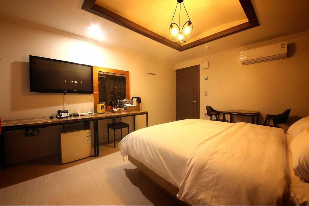 Geoje A-Plus Hotel Екстериор снимка