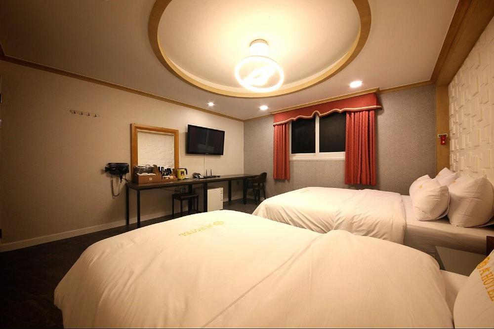 Geoje A-Plus Hotel Екстериор снимка